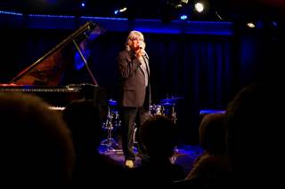 Ein Bild, das Musik, Konzert, Musikinstrument, Person enthlt.

Automatisch generierte Beschreibung